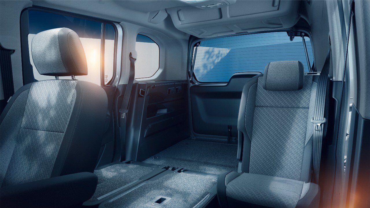 Imagine din interiorul Opel Combo Electric cu scaune pliabile